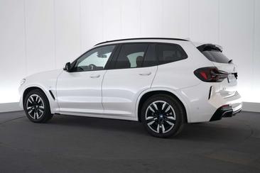 BMW iX3 — photo 10