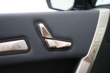 BMW IX XDrive40 — photo 28