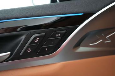 BMW iX3 — photo 25