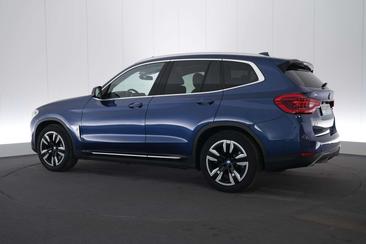 BMW iX3 — photo 10