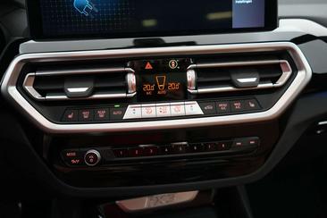 BMW iX3 — photo 31