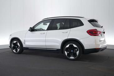 BMW iX3 Impressive — photo 10