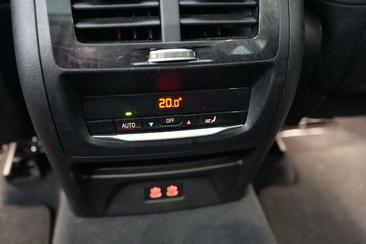 BMW iX3 — photo 30