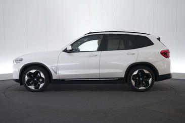BMW iX3 Impressive — photo 11