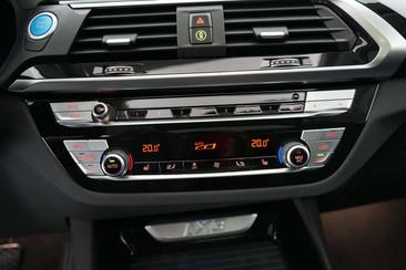 BMW iX3 — photo 31