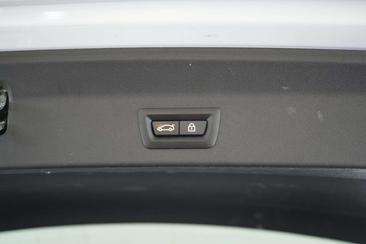 BMW iX3 Impressive — photo 22