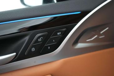 BMW iX3 Impressive — photo 25