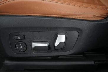 BMW iX3 Impressive — photo 26