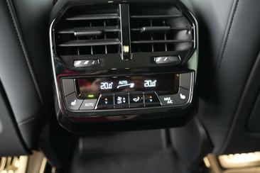 BMW IX Signature Edition XDrive40 — photo 27