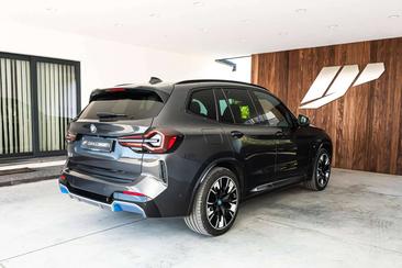BMW iX3 — photo 7