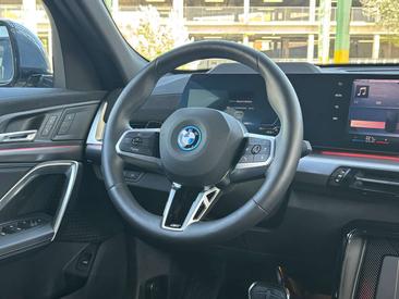 BMW IX2 M Pack EDrive20 — photo 10