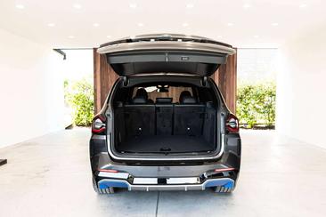 BMW iX3 — photo 8
