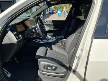 BMW X5 50i — photo 4