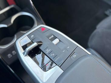 BMW IX2 M Pack EDrive20 — photo 22