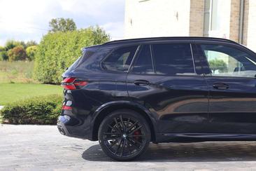 BMW X5 Individual M60i — photo 13