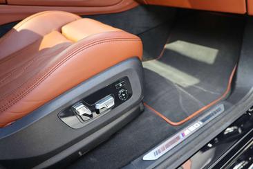 BMW X5 Individual M60i — photo 22