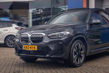 BMW iX3 Executive — photo 5
