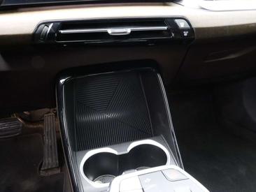 BMW IX1 Launch Edition XDrive30 — photo 16