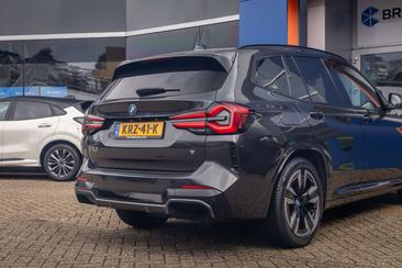 BMW iX3 Executive — photo 10