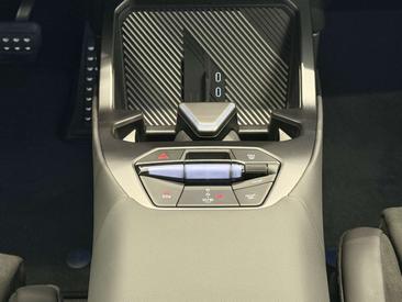 BMW iX3 SDrive40 — photo 11