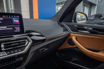 BMW iX3 Executive — photo 33