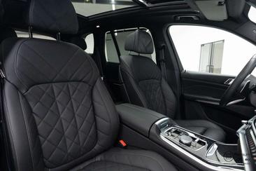 BMW X5 M Performance XDrive50e — photo 28