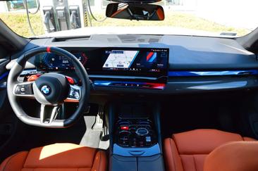 BMW M5 Touring — photo 10
