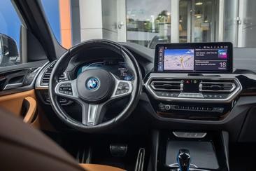 BMW iX3 Executive — photo 45