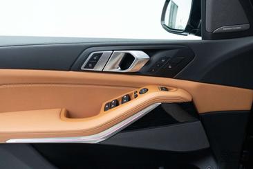 BMW X5 M Performance XDrive50e — photo 29
