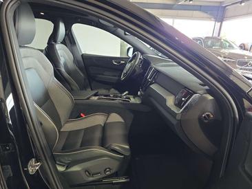 Volvo XC60 B5 — photo 11