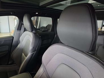Volvo XC60 B5 — photo 21