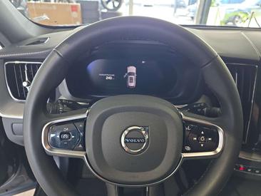 Volvo XC60 B5 — photo 24