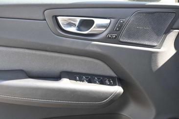 Volvo XC60 B4 Plus — photo 11