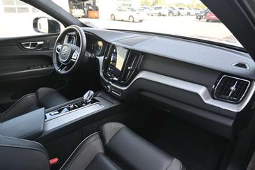 Volvo XC60 B4 Plus — photo 13