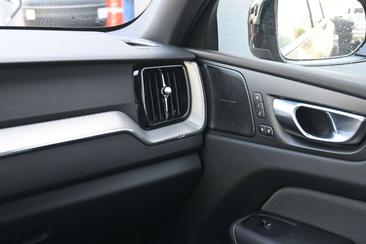 Volvo XC60 B4 Plus — photo 18