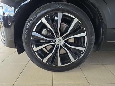 Volvo XC60 B5 — photo 37