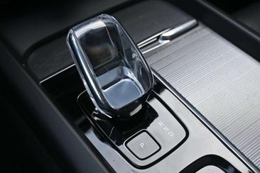 Volvo XC60 B4 Plus — photo 19