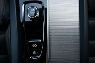 Volvo XC60 B4 Plus — photo 20