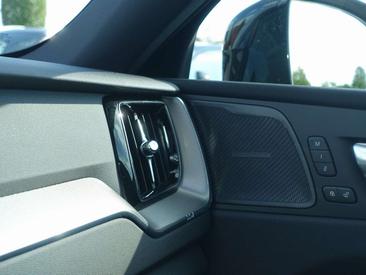 Volvo XC60 T8 Recharge Plus — photo 22