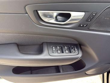 Volvo XC60 B4 Plus — photo 12