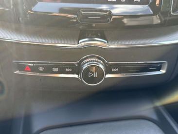 Volvo XC60 B4 Plus — photo 29