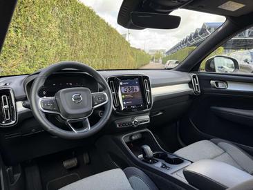 Volvo XC40 B3 Core — photo 2