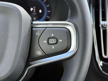 Volvo XC40 B3 Core — photo 17