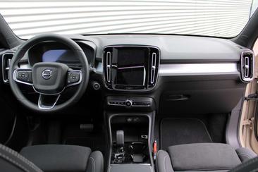 Volvo XC40 B4 Plus — photo 3