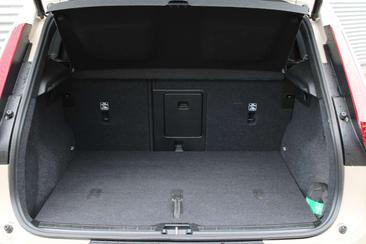 Volvo XC40 B4 Plus — photo 10