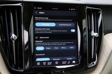 Volvo XC60 T6 Recharge Plus — photo 13