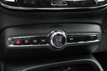 Volvo XC40 B4 Plus — photo 26