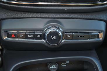 Volvo XC40 B4 Plus — photo 8