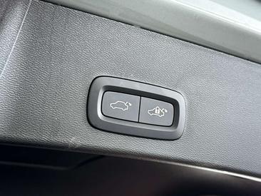 Volvo XC40 B4 Plus — photo 16