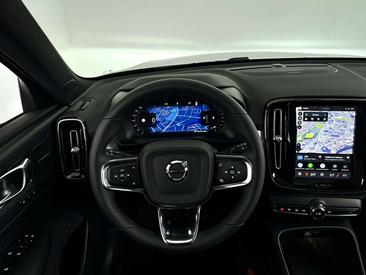 Volvo XC40 B4 Plus — photo 17